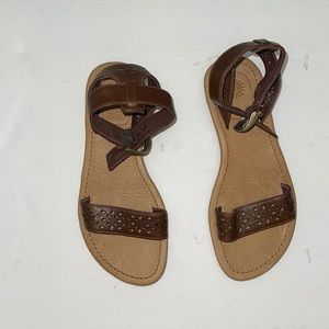 NEw Women’s UGG brown strap flat  sandals size 5